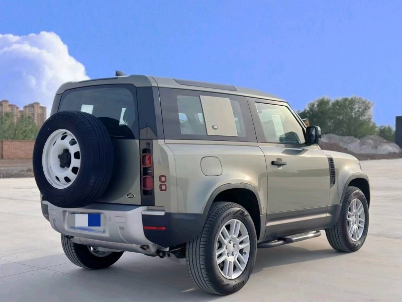 天津23年路虎卫士9