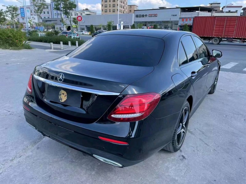 广州19年奔驰E8