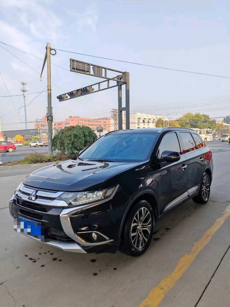 保定17年三菱欧蓝德2