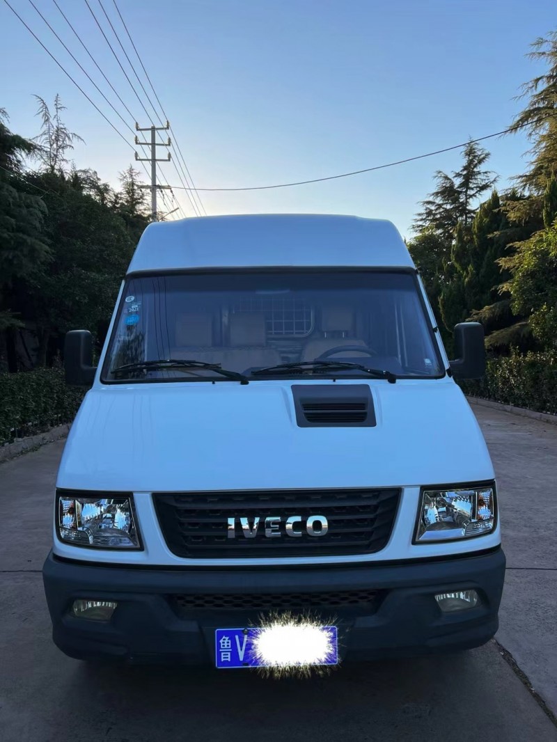 潍坊17年依维柯得意1
