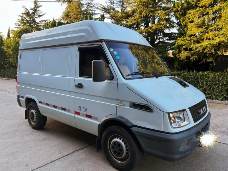 潍坊17年依维柯得意3