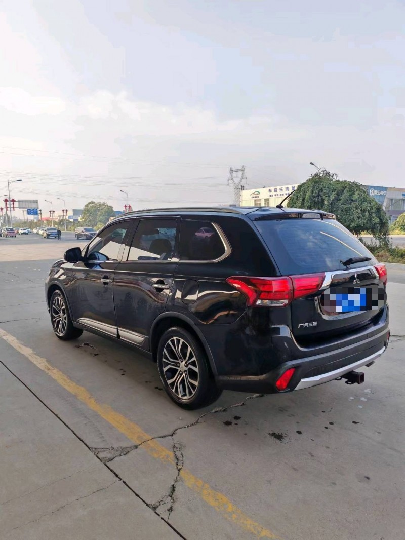 保定17年三菱欧蓝德7