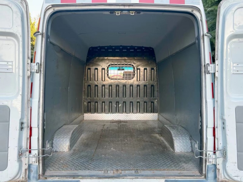 潍坊17年依维柯得意7