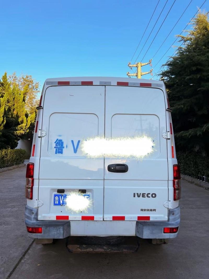 潍坊17年依维柯得意9