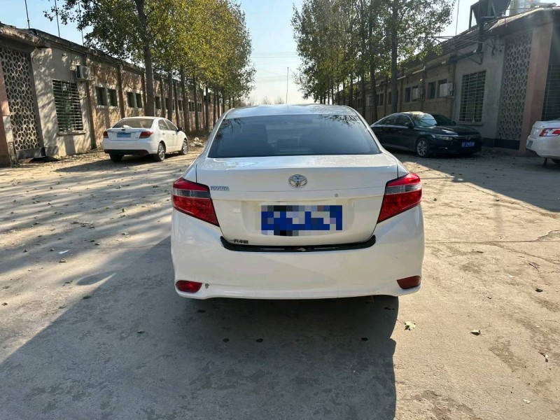 保定16年丰田威驰8