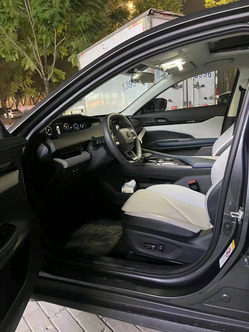 重庆23年长安汽车UNI-V3