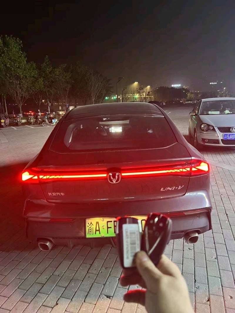 重庆23年长安汽车UNI-V4