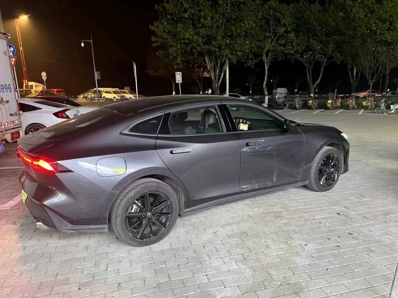 重庆23年长安汽车UNI-V5