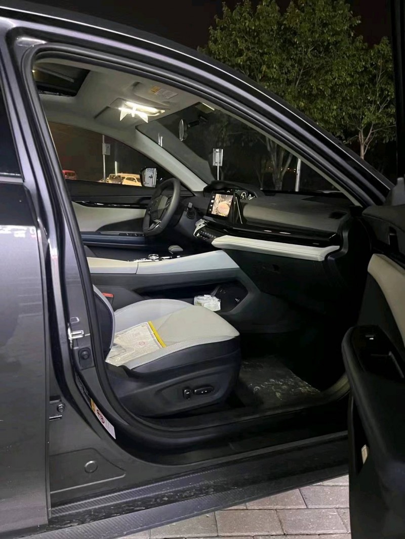 重庆23年长安汽车UNI-V6