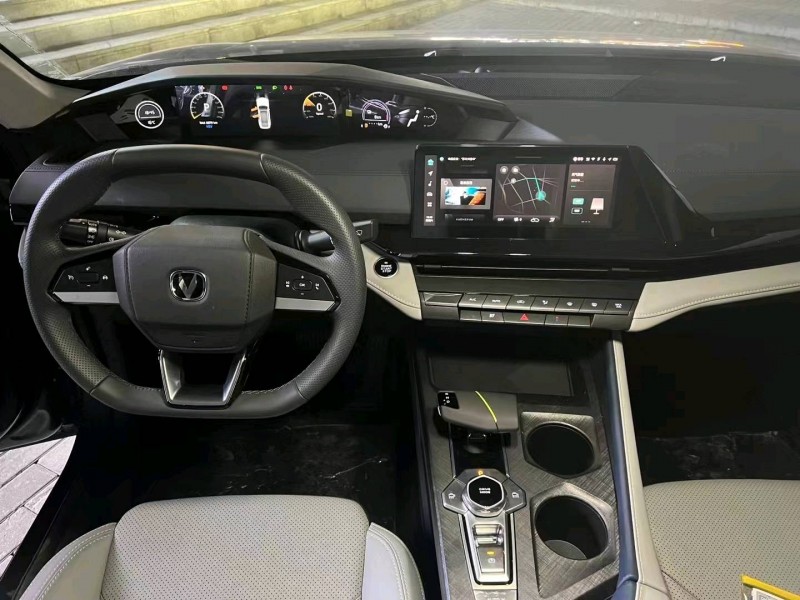 重庆23年长安汽车UNI-V7