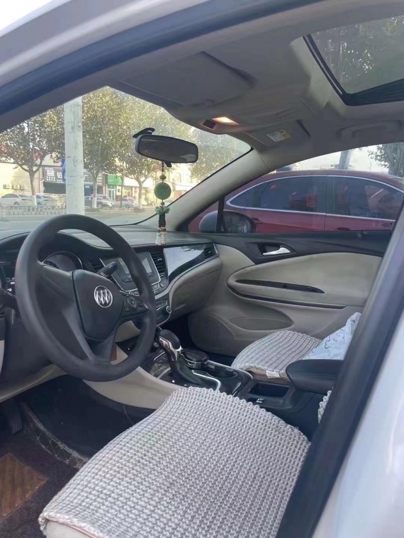 济宁18年别克威朗5