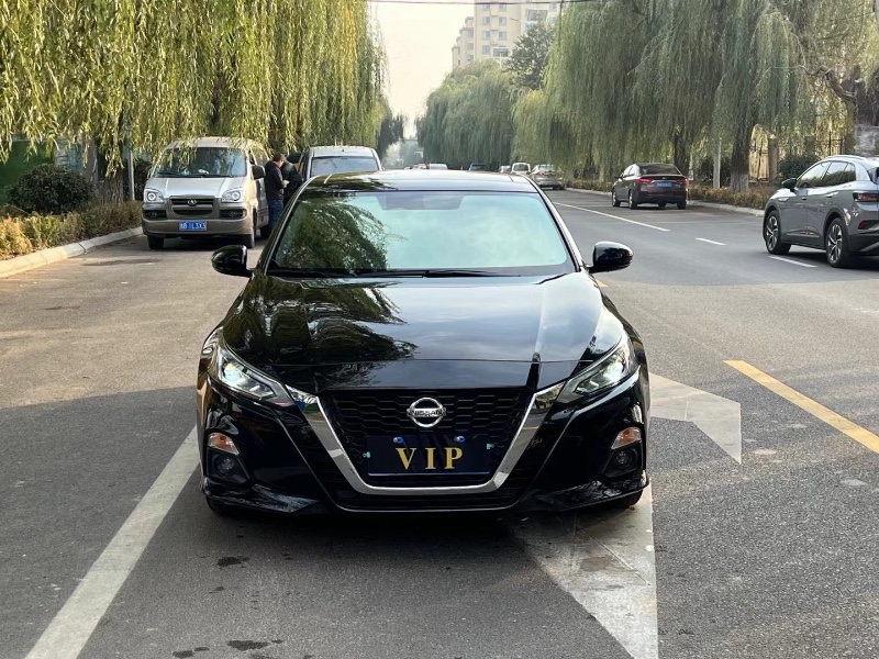 青岛21年日产天籁1