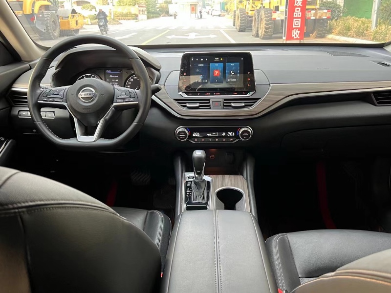 青岛21年日产天籁3