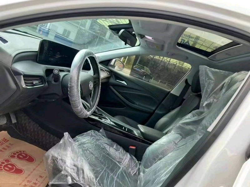 成都22年别克威朗5