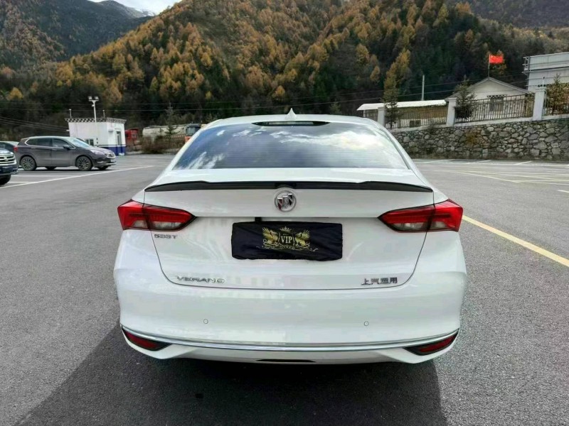 成都22年别克威朗9