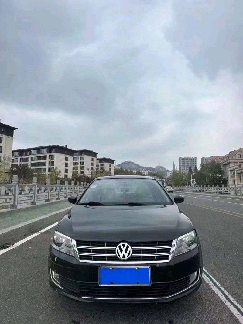 青岛13年大众朗逸1