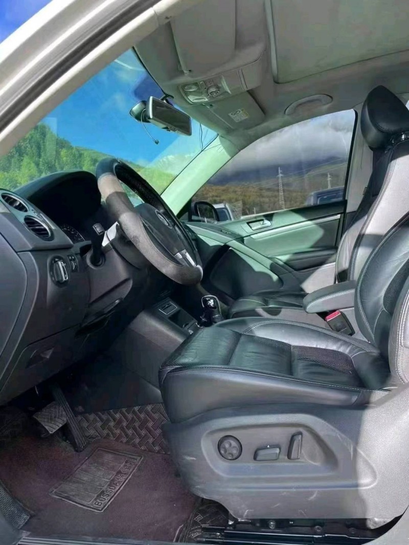 成都16年大众途观5