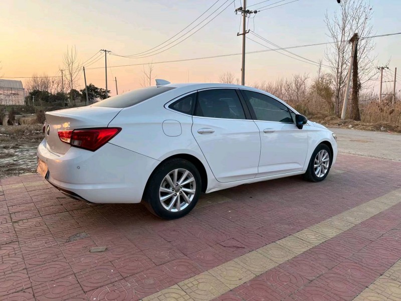 苏州18年别克威朗8