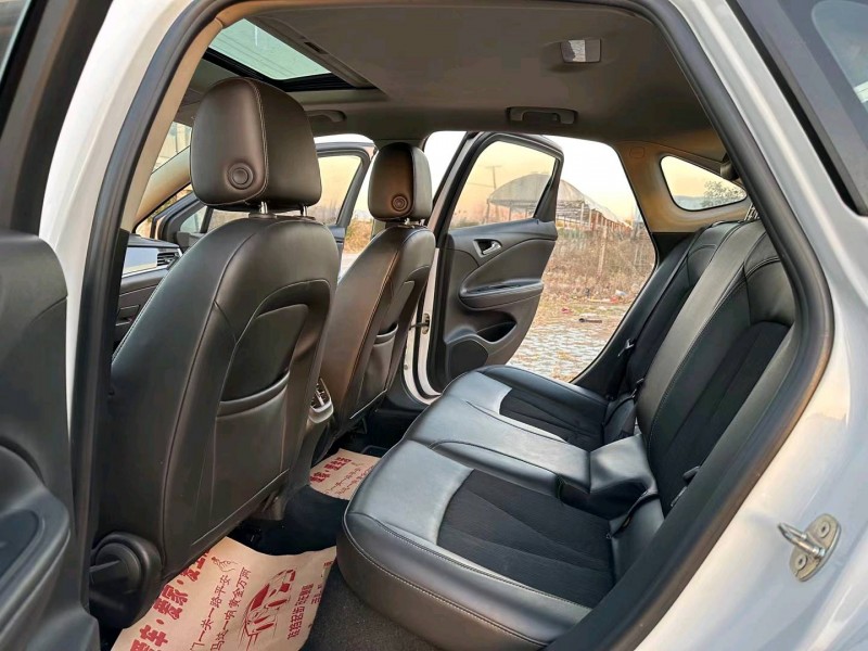 常州17年别克威朗5