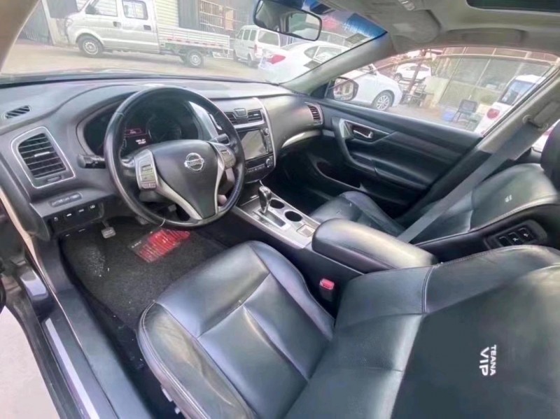 济宁14年日产天籁4