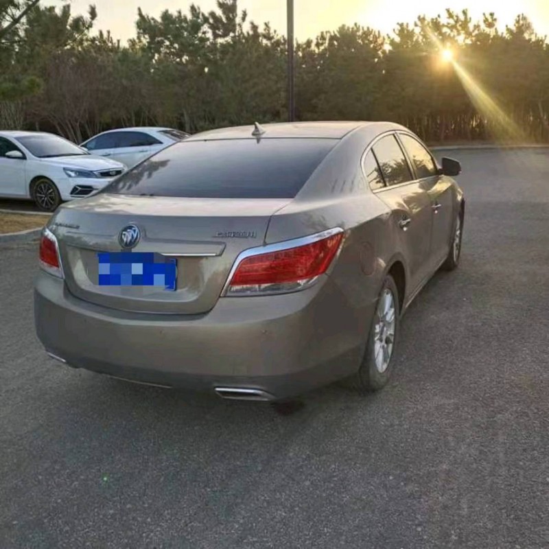 烟台10年别克君越8