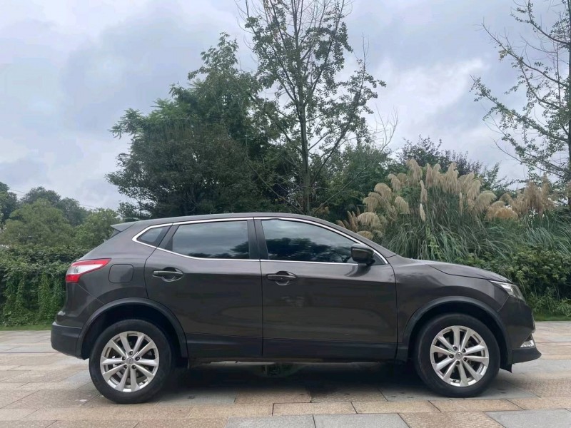 成都17年日产逍客8