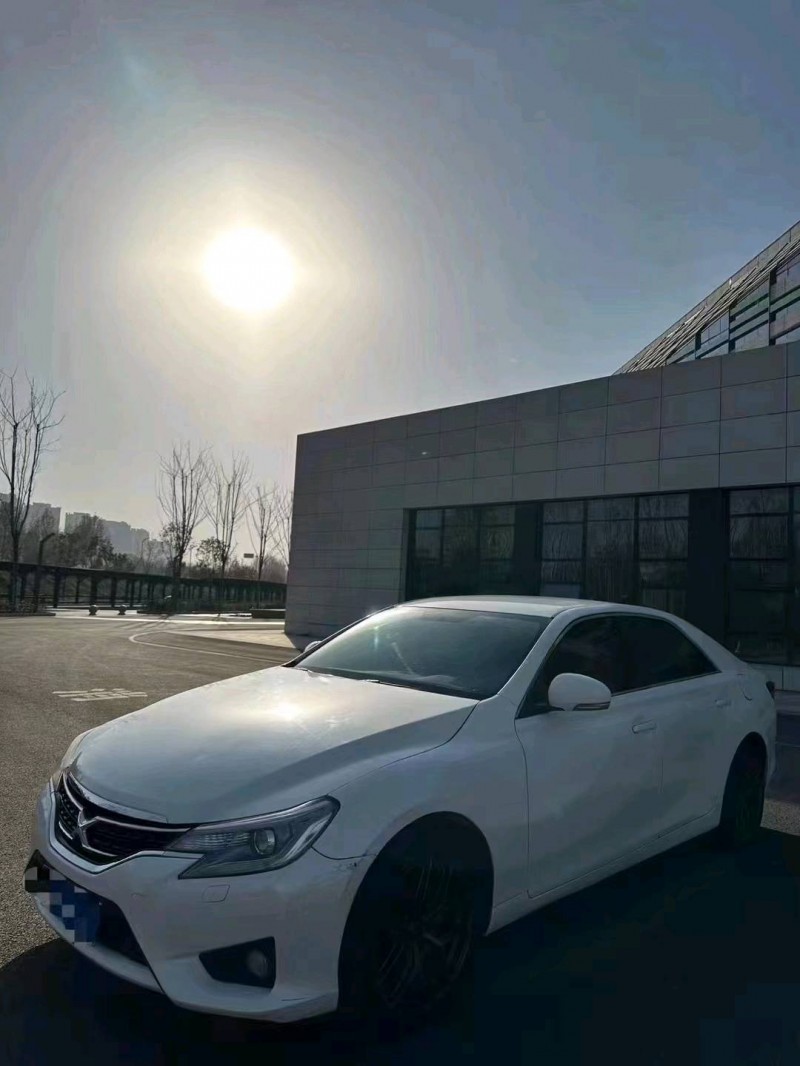 济南16年丰田锐志2