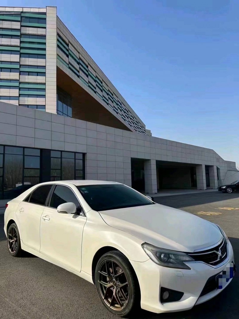 济南16年丰田锐志3