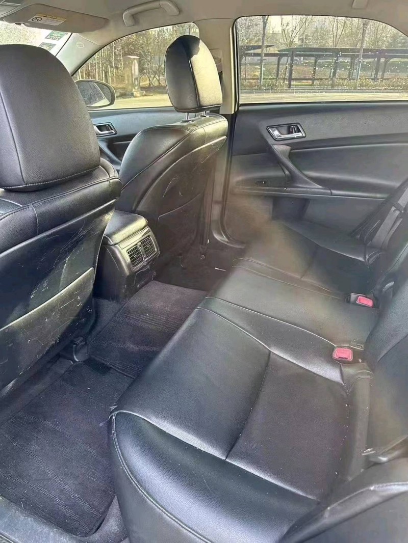 济南16年丰田锐志4