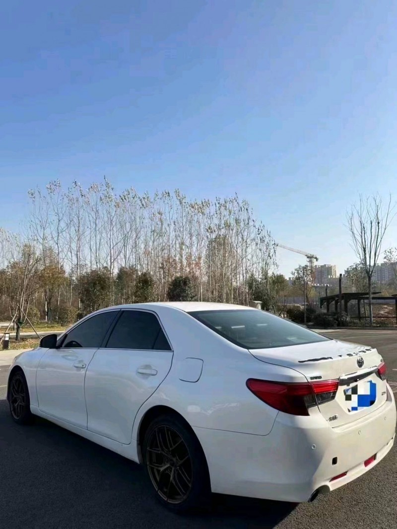 济南16年丰田锐志7