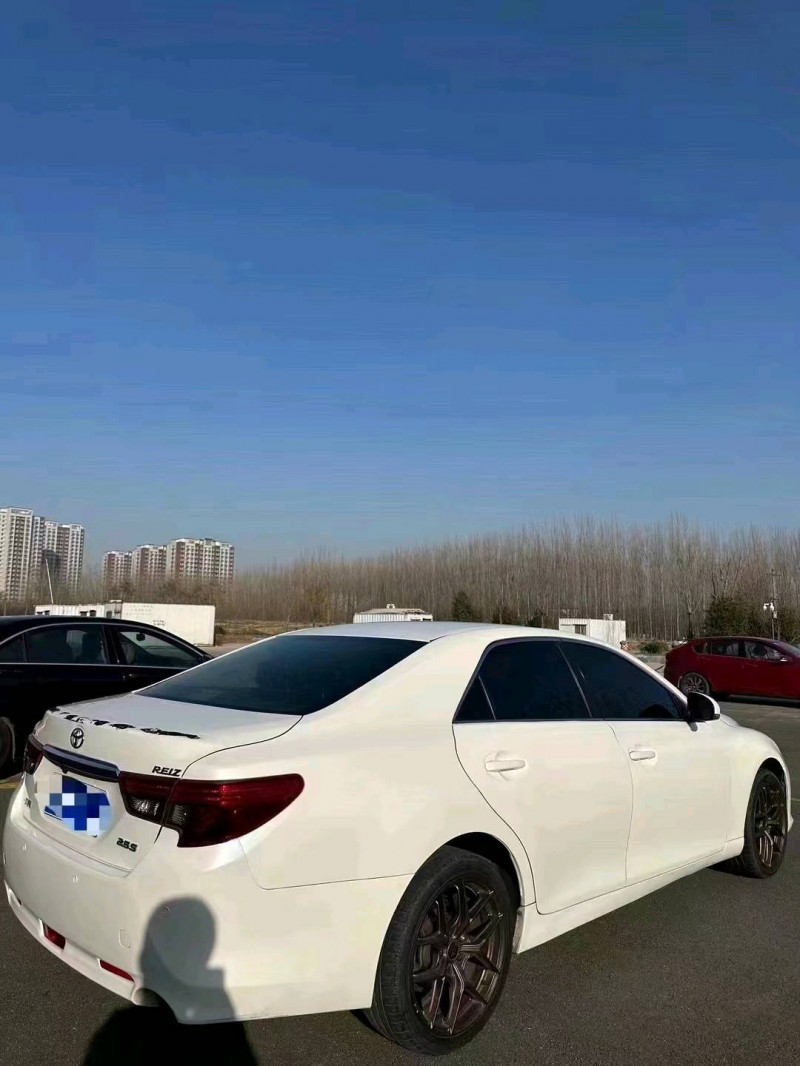 济南16年丰田锐志8