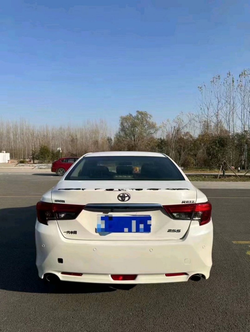 济南16年丰田锐志9