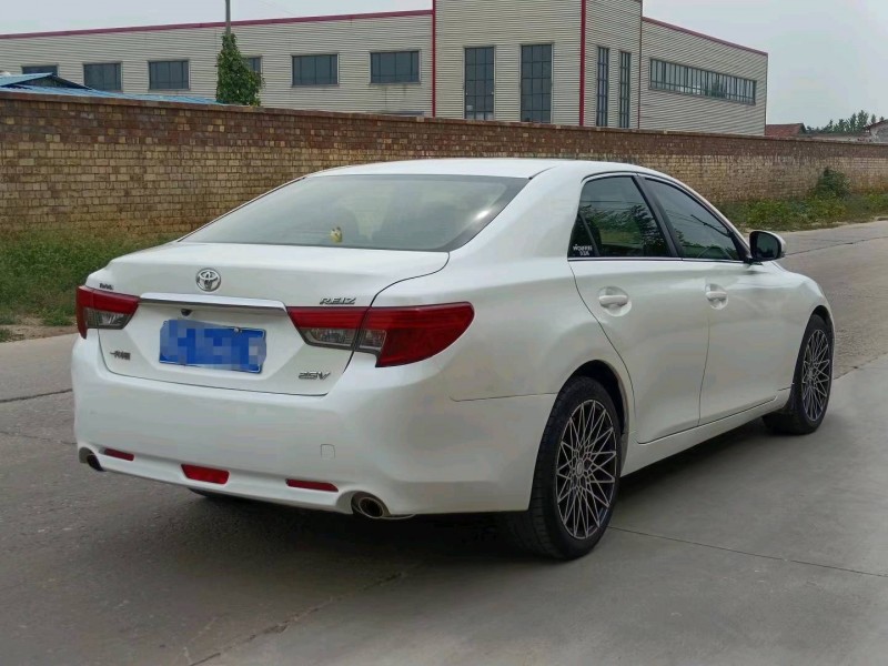 济南16年丰田锐志7