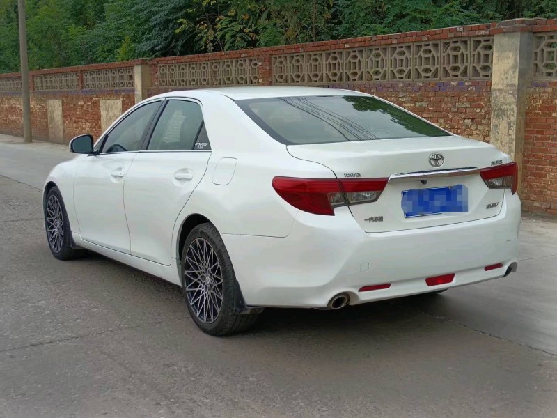 济南16年丰田锐志8