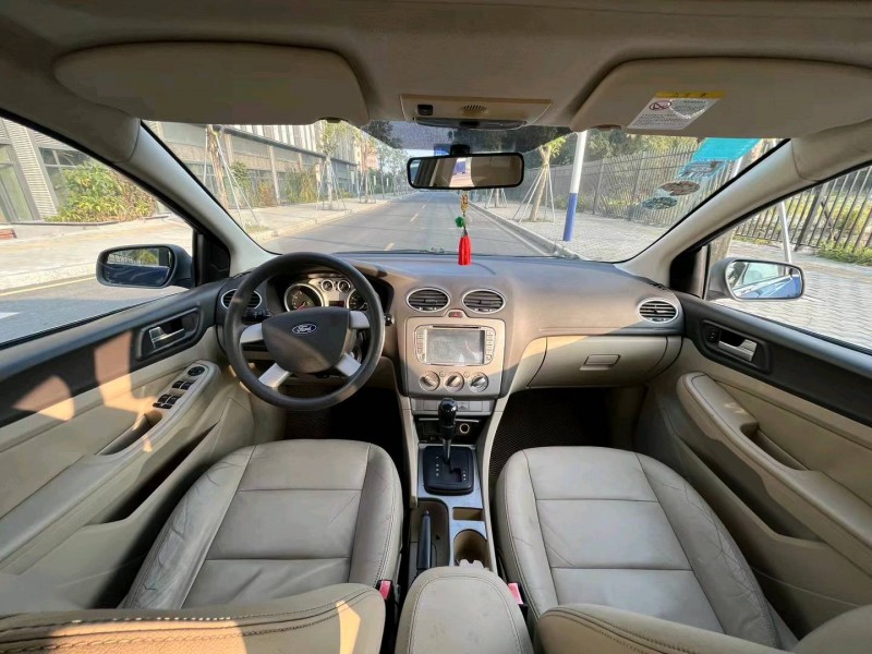 广州12年福特福克斯7