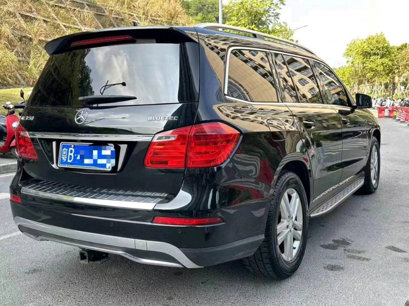广州13年奔驰GL8
