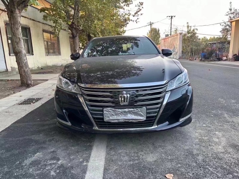 济宁17年丰田皇冠1