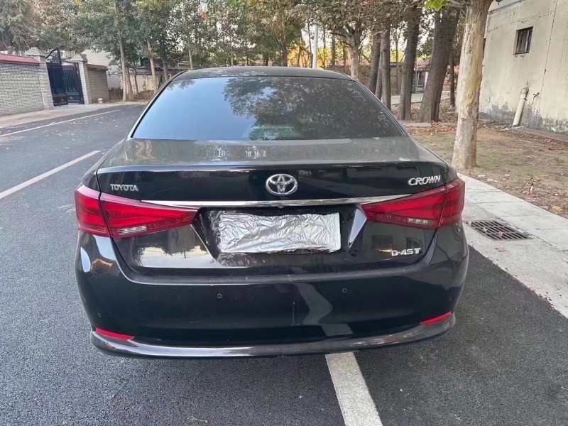 济宁17年丰田皇冠9