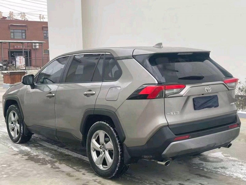 邢台21年丰田RAV4荣放8