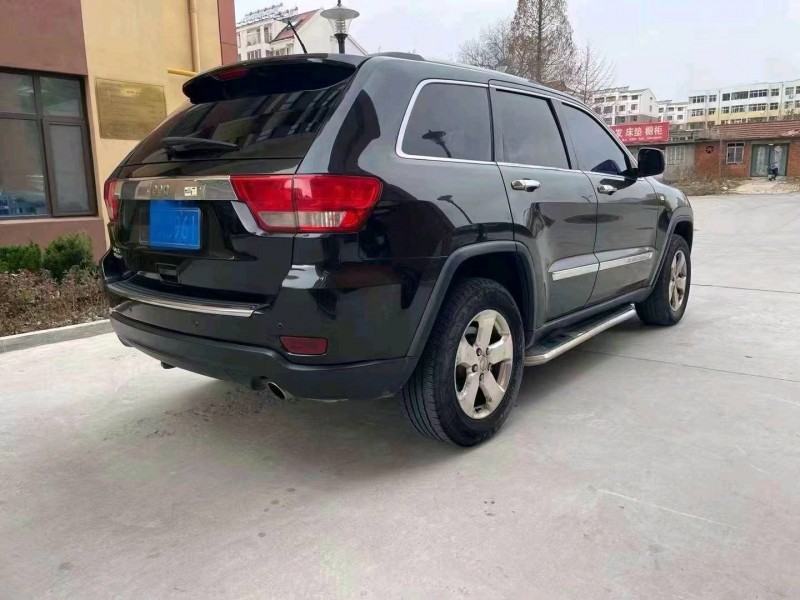 东营13年Jeep大切诺基4