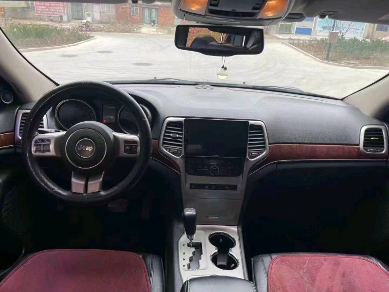 东营13年Jeep大切诺基5