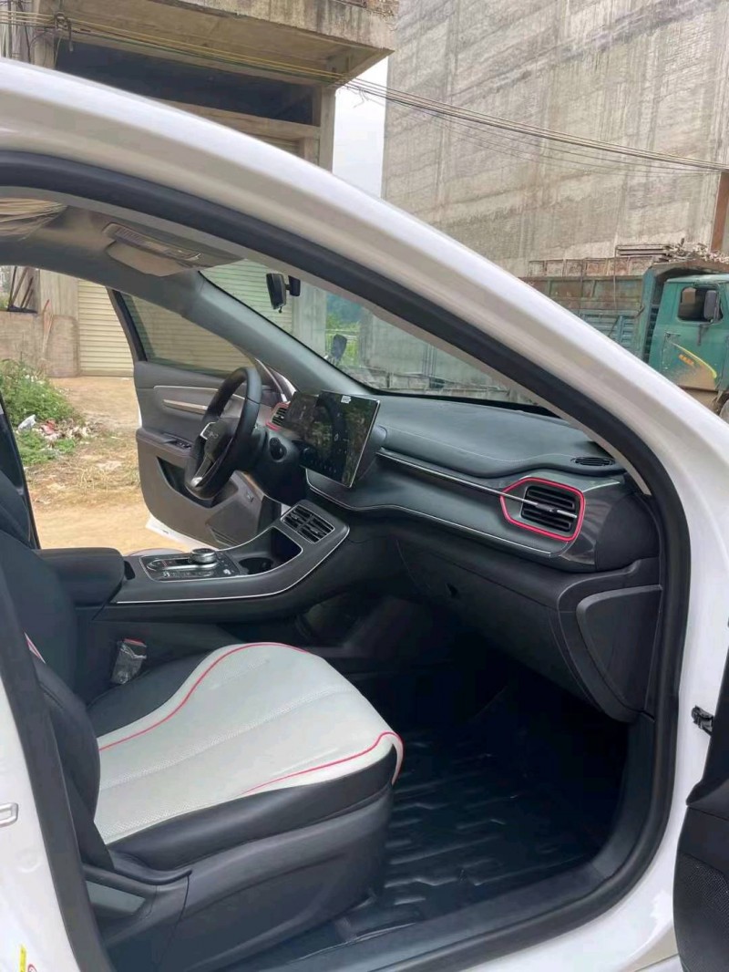 汕头23年比亚迪驱逐舰8