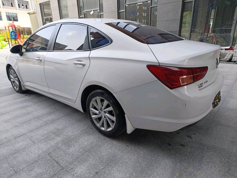 东莞16年别克威朗5