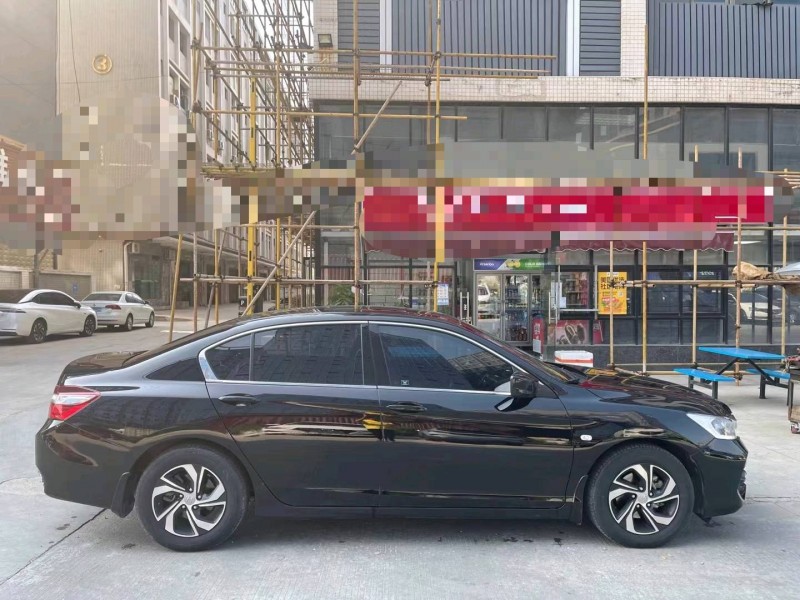 东莞17年本田雅阁3