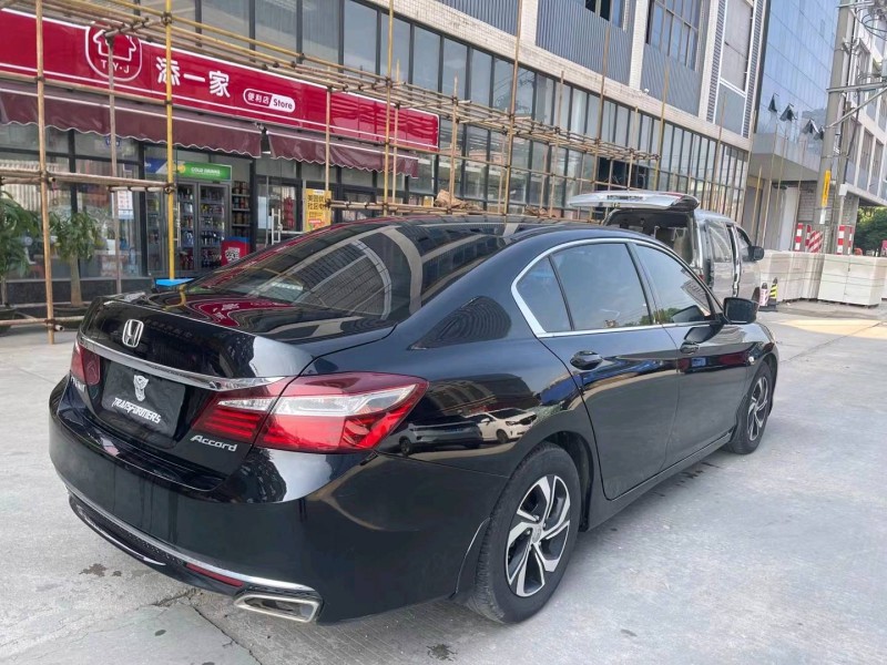 东莞17年本田雅阁5