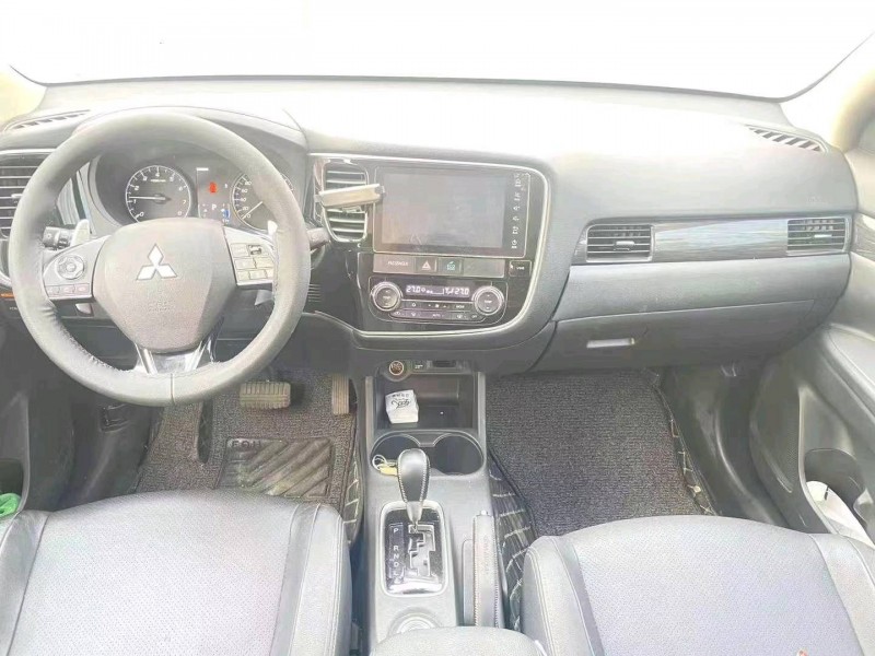 邯郸17年三菱欧蓝德5