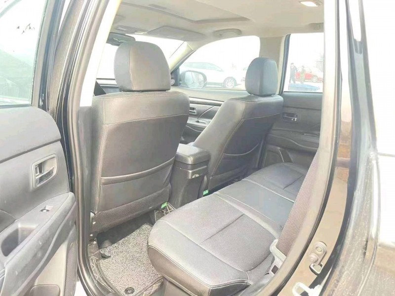 邯郸17年三菱欧蓝德8