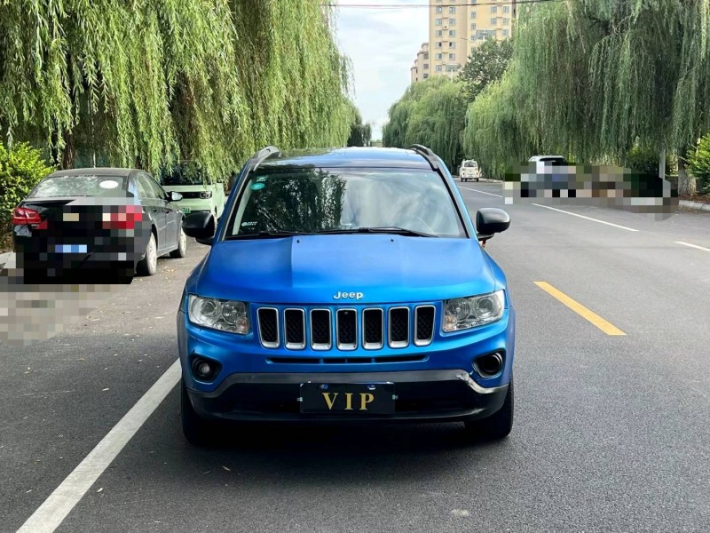 青岛13年Jeep指南者1