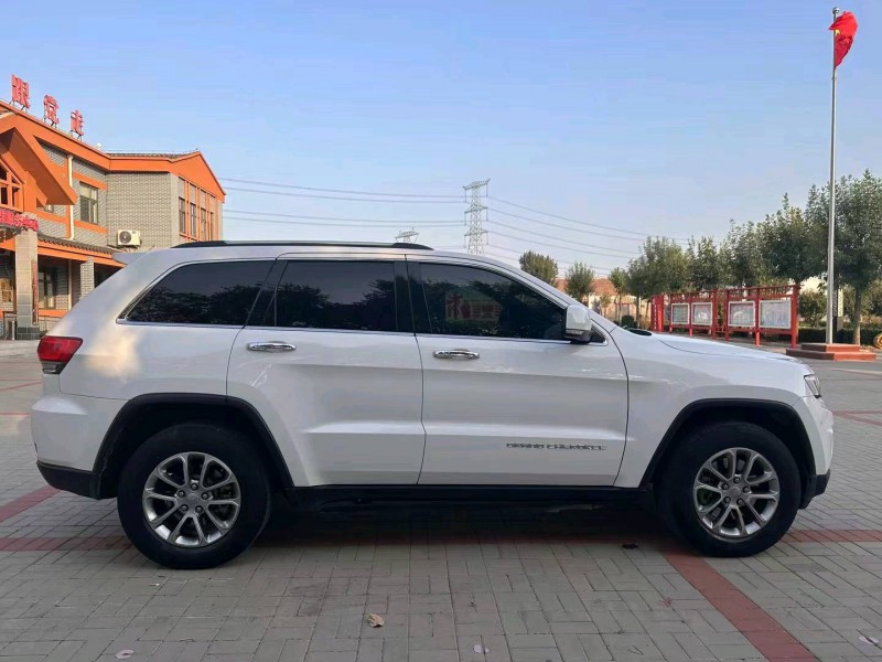 济南17年Jeep大切诺基2