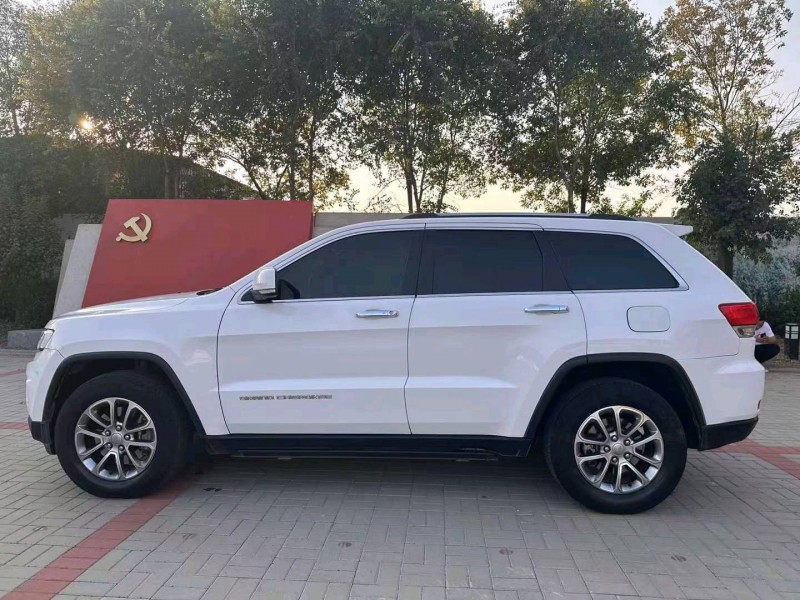 济南17年Jeep大切诺基4